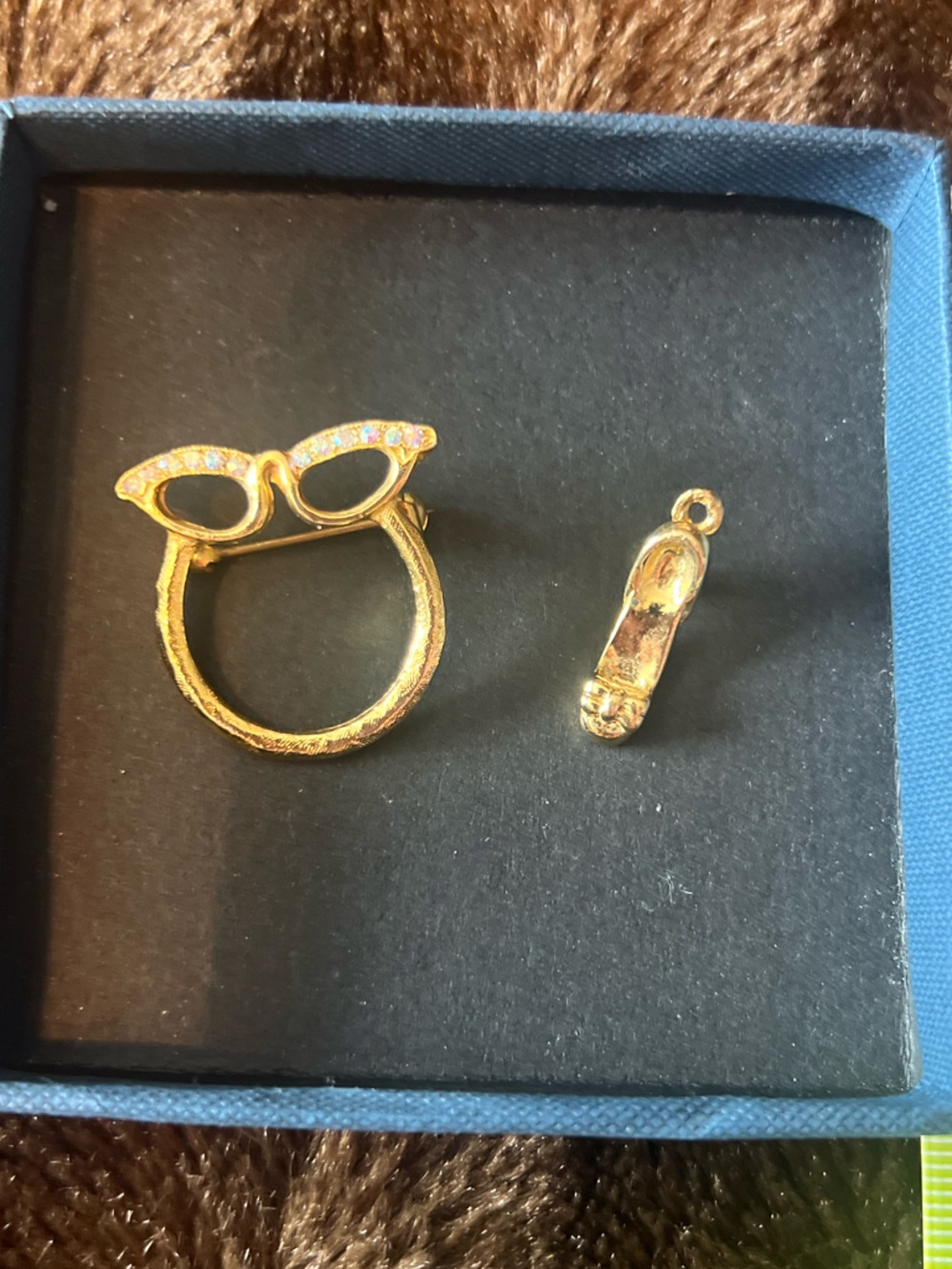 Gold Cat-Eye Sunglasses Brooch Charm Pin and shoe Charm Set - Gold Tone